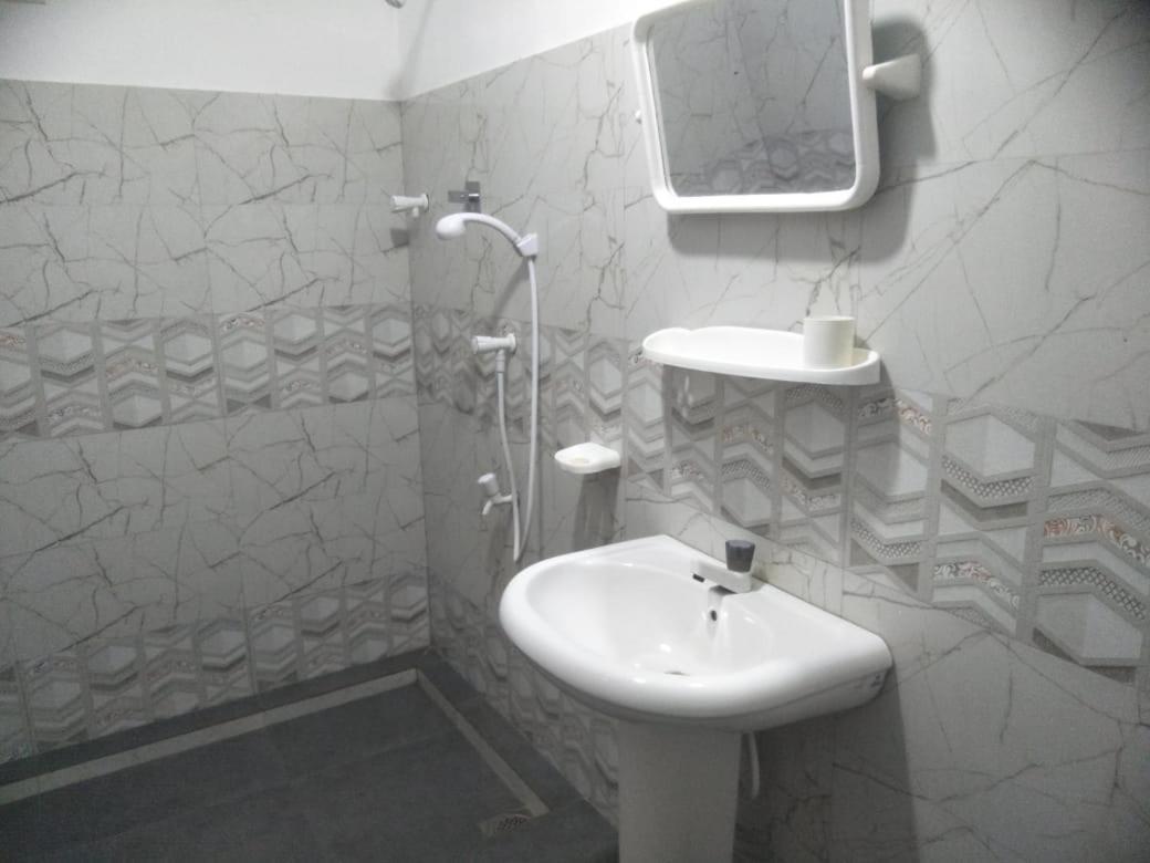 P&B Guest Villa Анурадхапура Екстериор снимка